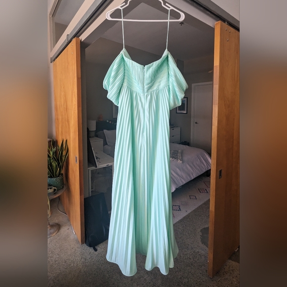 ASOS off the shoulder gown - Sz 6 - Picture 4 of 7